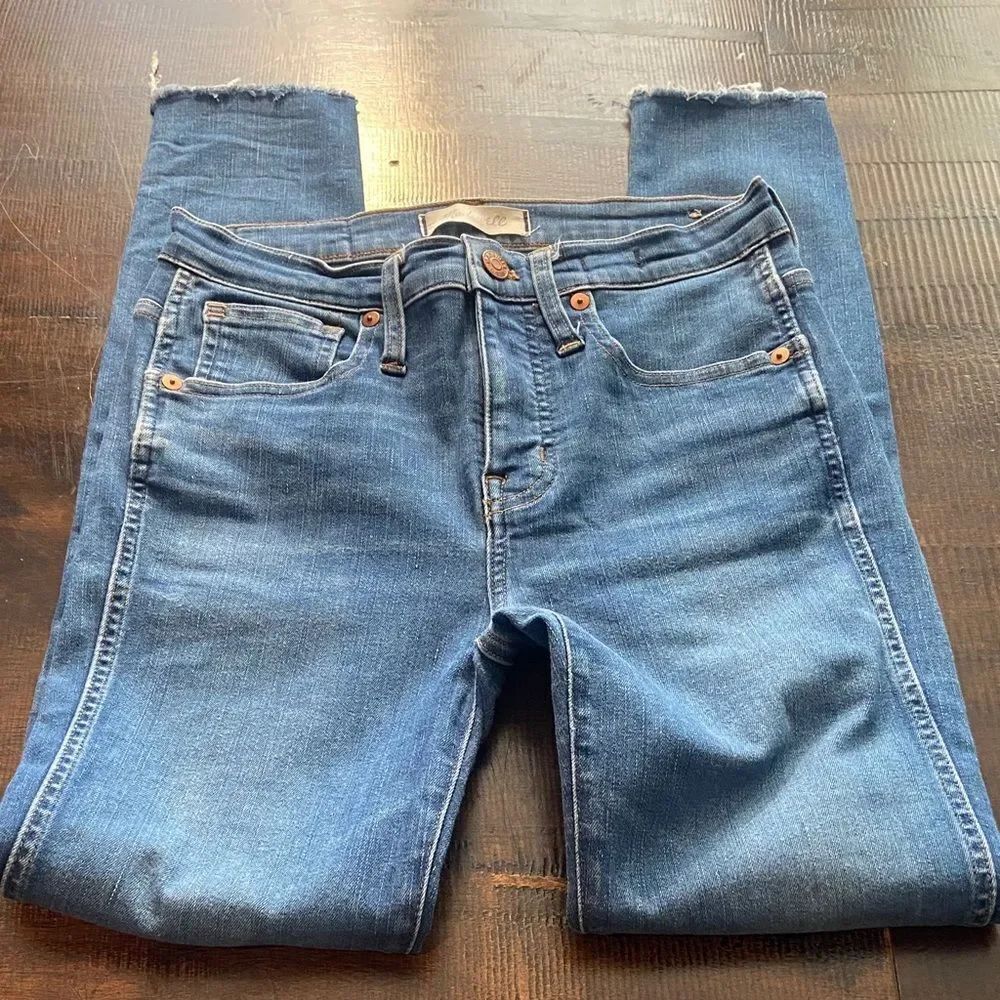 Madewell 9” high rise skinny raw hem size 26